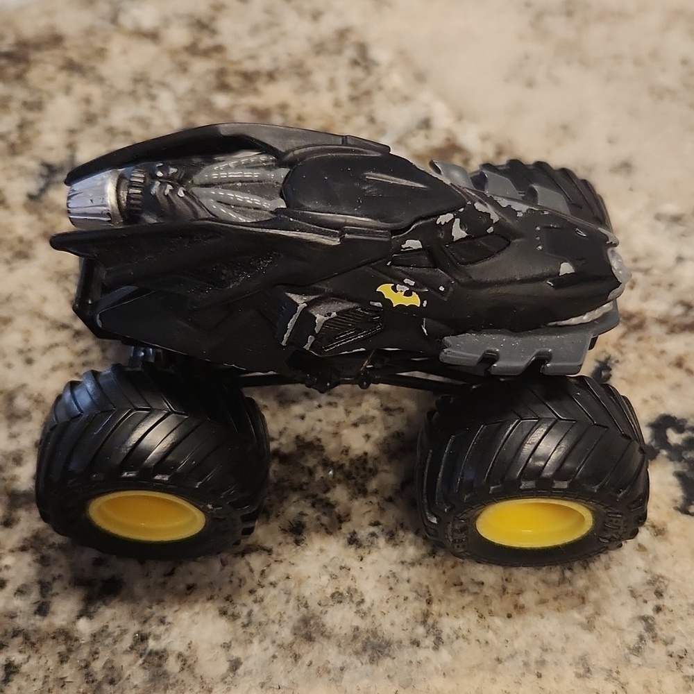 Batman car monster truck spin Master